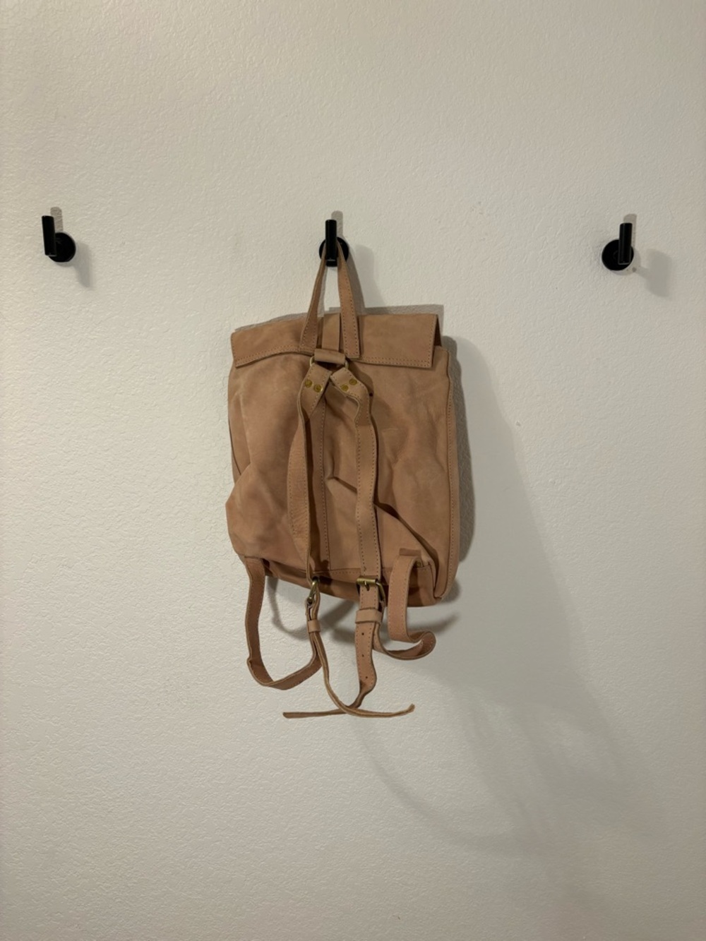 Raven + Lily Blush Traveler Leather Backpack from Magnolia Market - Picture 4 of 4
